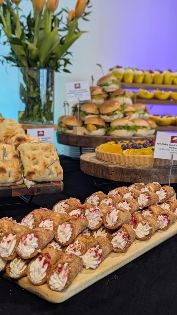 Catering śniadaniowy – poranny catering dla firm